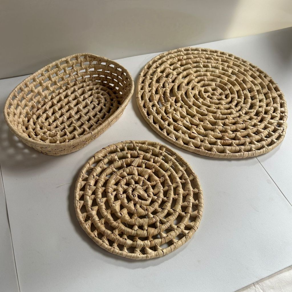 Kit Decoração Souplat de Palha para Mesa Posta Festa Junina Fazenda 3 Peças 30cm 20cm e Cesta