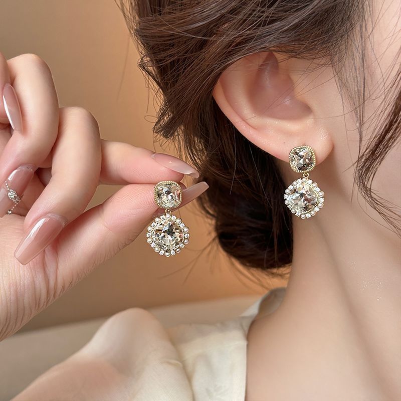 Pronto estoque francês Retro quadrado diamante pérola brincos moda All-Match brincos elegante luz luxo High-End brincos 