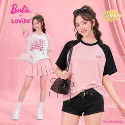 (New Arrival) Barbie™ X Lovito Camiseta Feminina Casual Com Estampa De Desenho Animado Manga Curta Gola Redonda Blocos De Cores Para Primavera E Verão Dia Dos Namorados Corte Regular Para O Fim De Semana TSBLD1PAD010