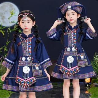 Guangxi março três crianças minoria nacional traje forte família nacional Tsuki família Hani menina Miao dança nacional 