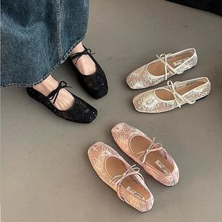 Sapatos baixos bordados respiráveis de malha em estoque pronto femininos leves e confortáveis