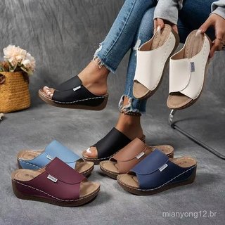 Sapatos femininos de comércio exterior 2025 temporada novo estilo confortável chinelos de salto cunha simples sandálias 