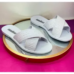 Sandália Slide Feminina – Conforto e Estilo para o Dia a Dia