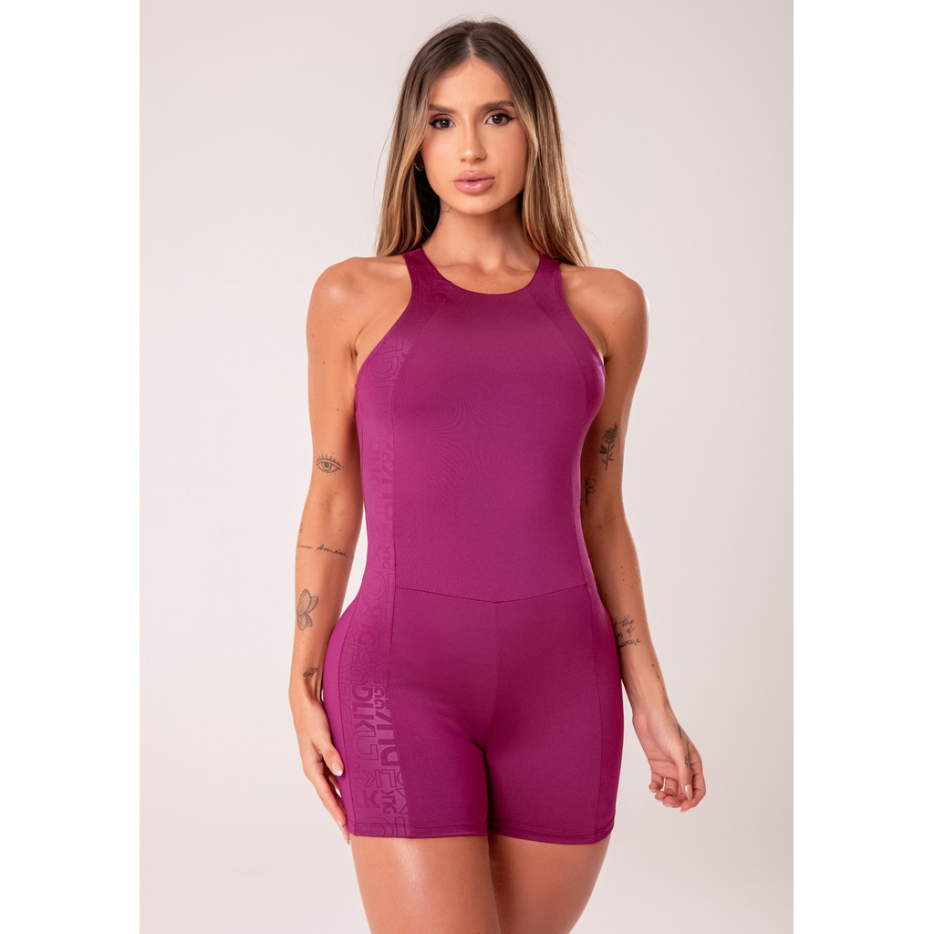 MACAQUINHO FITNESS FEMININO COM CAVA AMERICANA LOGOMANIA REFLECTIONS DLK em Oferta na Shopee
