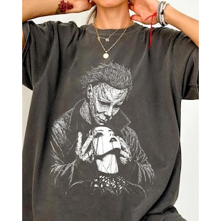 Camiseta Feminina Estampa de Personagem com Aura Mysteriosa Moderna Confortável Estilosa Moda Feminina Casual