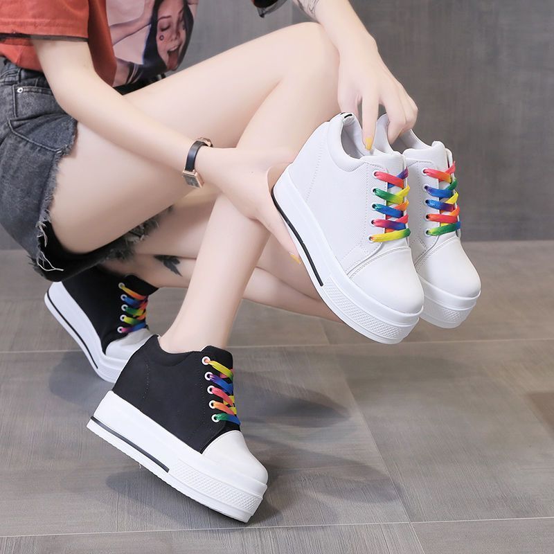 Primavera sapatos femininos 2022 novo estilo All-Match sapatos brancos aumento interno sapatos femininos estudante tênis