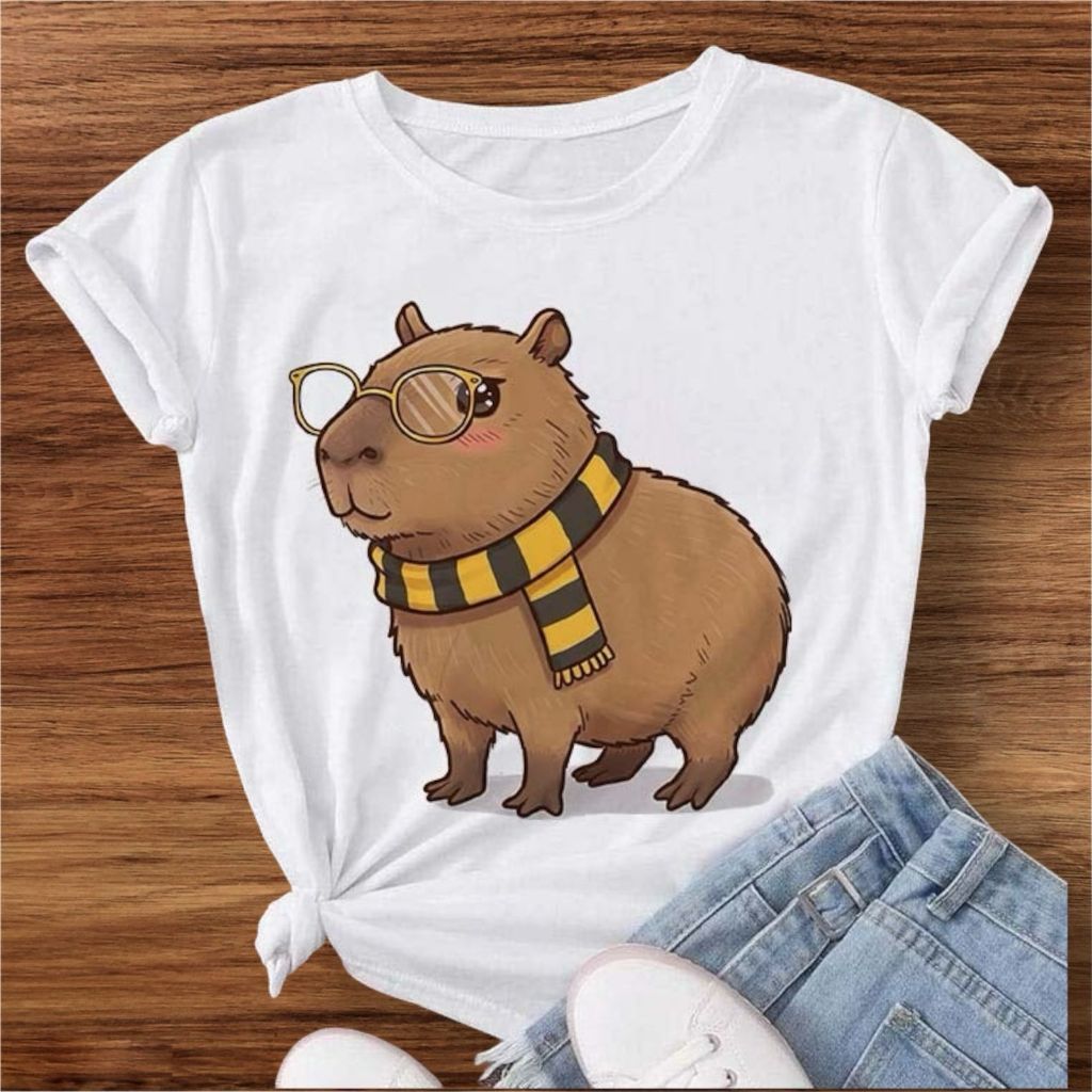 Camiseta Feminina | Capivara Mágica | Estampa Exclusiva e Confortável Algodão Premium