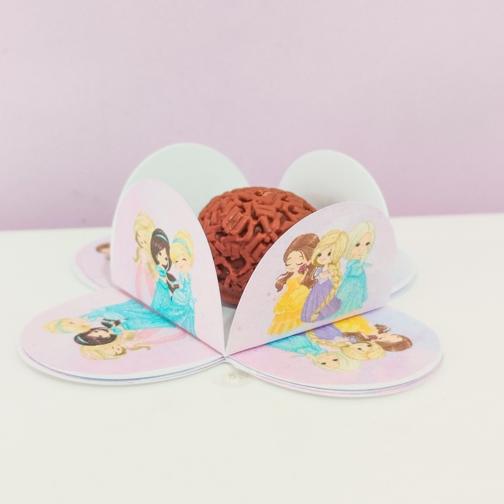 50 Forminhas Personalizadas de Doce Brigadeiro 4 Pétalas Festa Aniversário Princesas Cute Aquarela