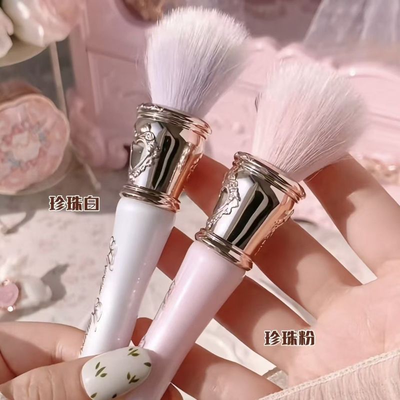 A Flor KNOWS Bunny Garden Blush Brush , Novo Pincel De Maquiagem Angular Portátil , Cerdas Ultramacias Para Misturar — imagem 2 de 2