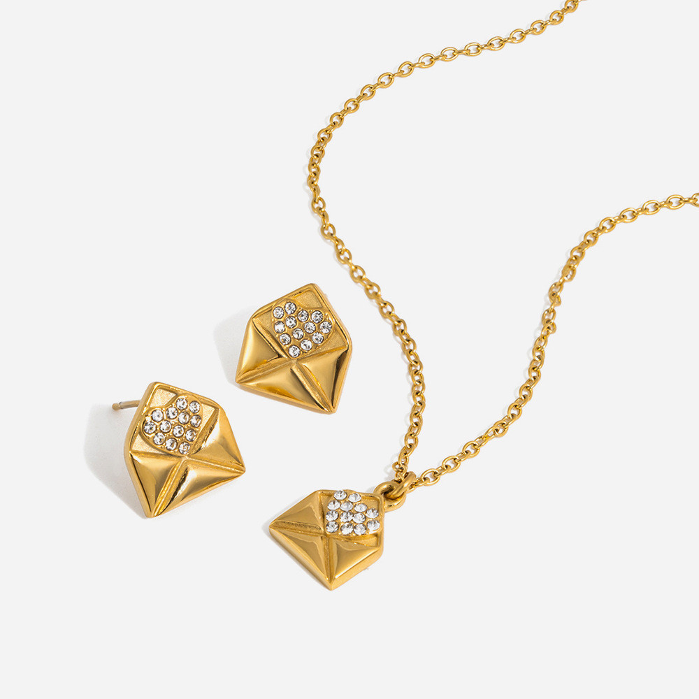 Conjunto de colar e brincos em formato de envelope, com toque de luxo e sofisticação, presente para o Dia dos Namorados.