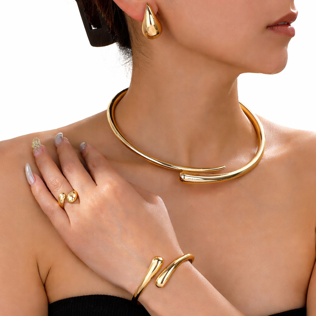 Kit 5 Peças Feminino Colar Gargantilha Bracelete Anel e Brincos Geométricos banhado Ouro 18K e Prata925 em Oferta na Shopee