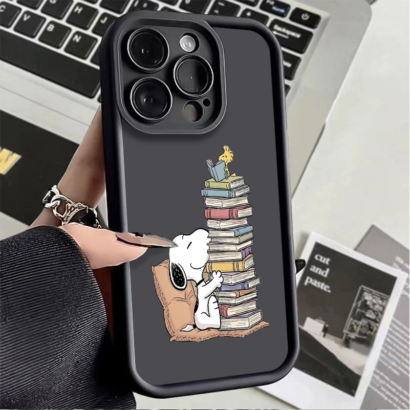 Snoopy E O Livro Caso De Telefone Para iPhone 13 12 11 16 15 14 17 plus pro max 7 8 x xr xs Silicone Anti-impacto em Oferta na Shopee