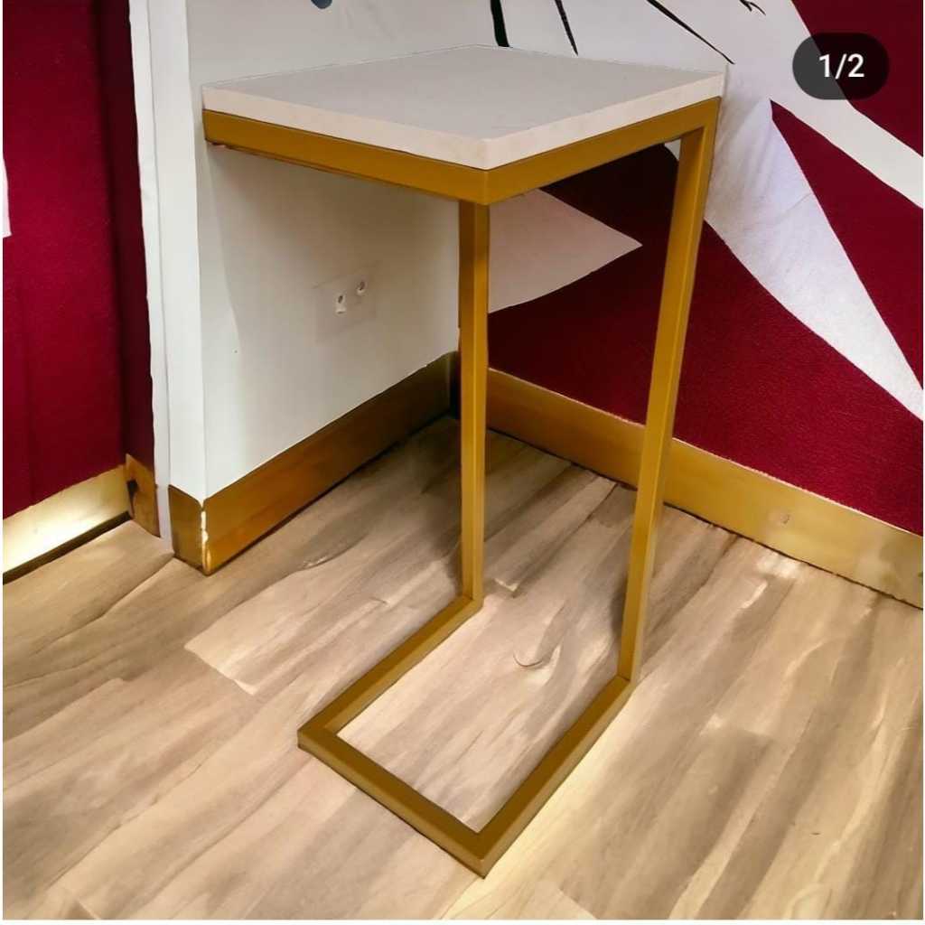 Mesa Lateral de Sofá Industrial Dourado com Tampo Branco