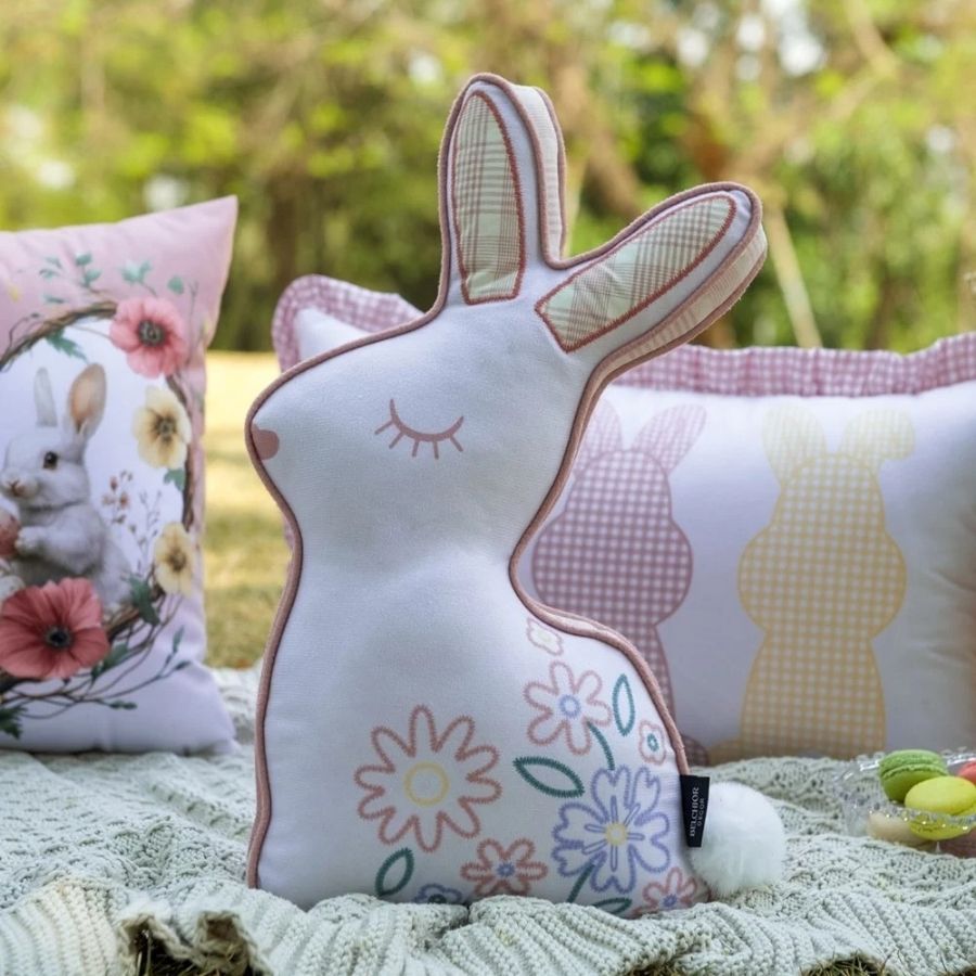 Almofada Apeluciada Decorativa de Páscoa Premium - Formato Coelho com Cardone Bordado - Rosa - 30x48cm - 1 unidade - Riz