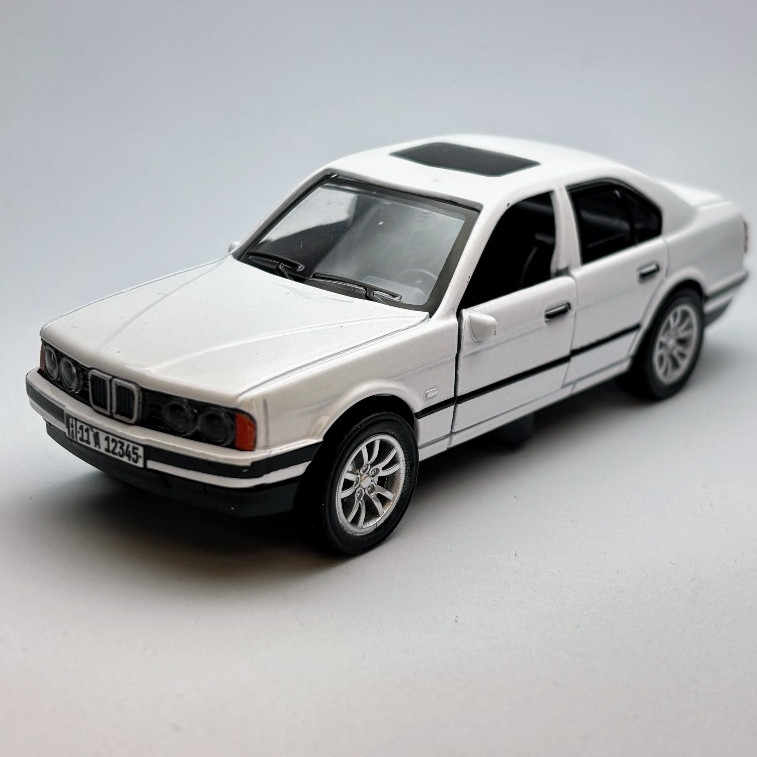 Carrinho Miniatura BMW 535i Metal Abre Portas