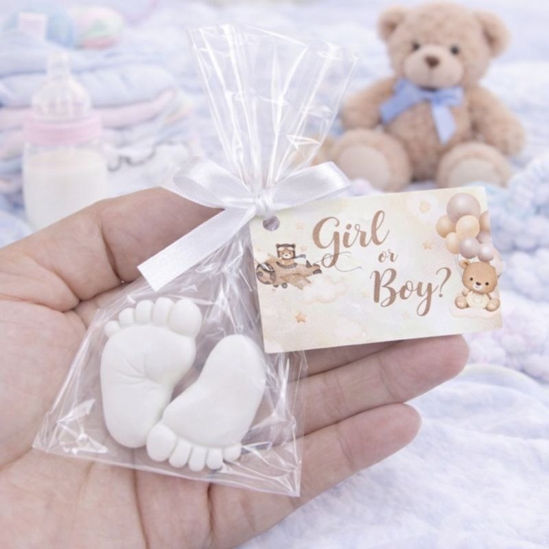 40 Mini pezinhos  (20 pares) lembrancinhas chá revelação  saída de maternidade sabonetes perfumados em Oferta na Shopee