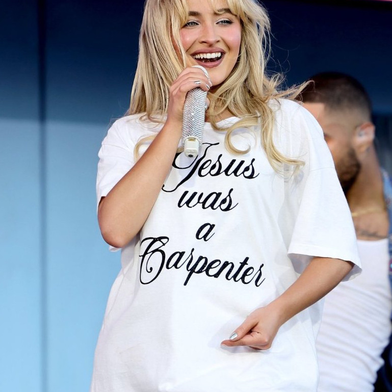 [Camiseta Premium em Algodão Puro]SISI CAMISETA JESUS WAS A CARPENTER - Sabrina Carpenter ALGODÃO em Oferta na Shopee