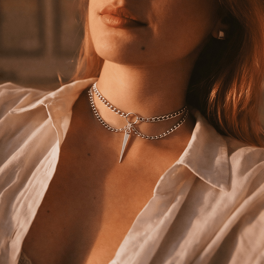 Gargantilha Feminina Ajustável com Camadas e Pingente Spike Estilo Gótico Off