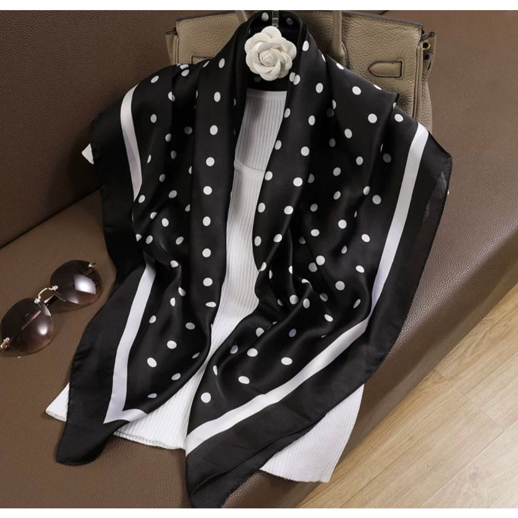 Lenço Cetim Cabeça Pescoço De Seda Moda Bolinha 90cm X 90cm em Oferta na Shopee