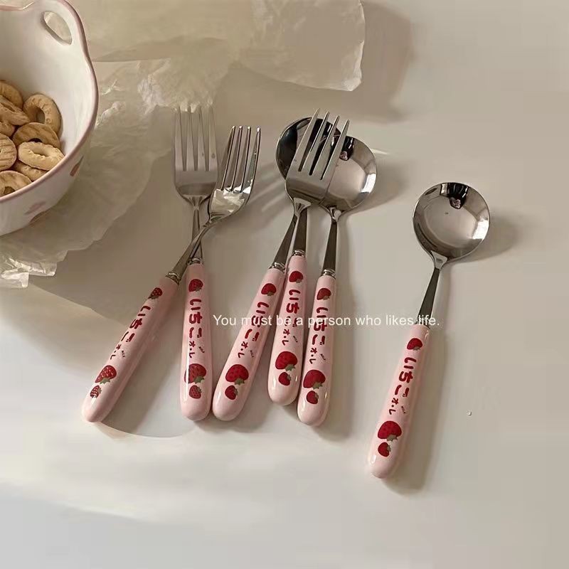 Imitação de porcelana de aço inoxidável japonês colher garfo combinação conjunto morango colher pauzinhos conjunto estud