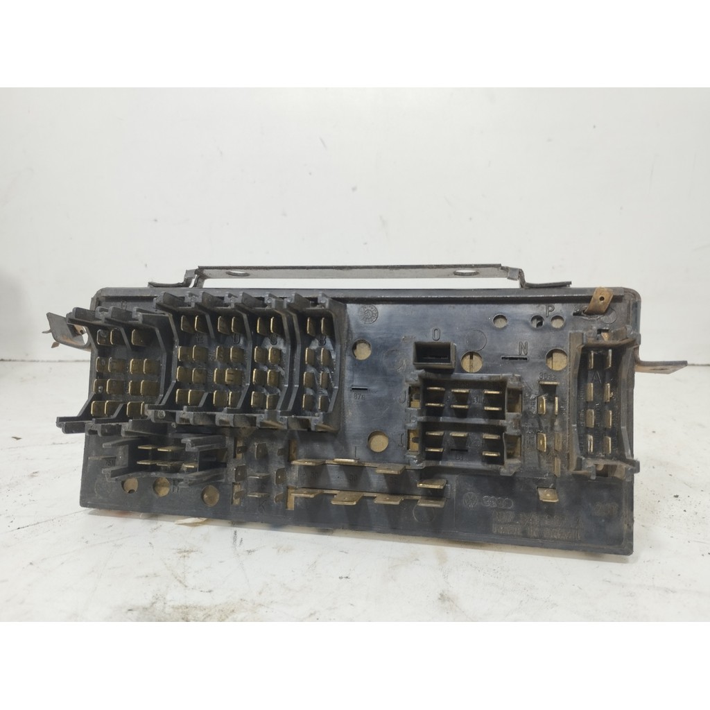 Caixa De Fusível Volkswagen Santana 307941822a