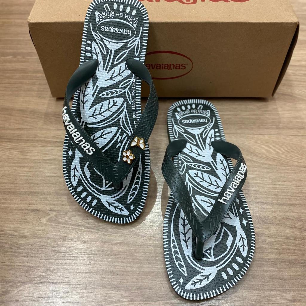 Chinelo Havaianas Top  Ginga  top Macio  Verde Olive +Pin Flor+Borboleta