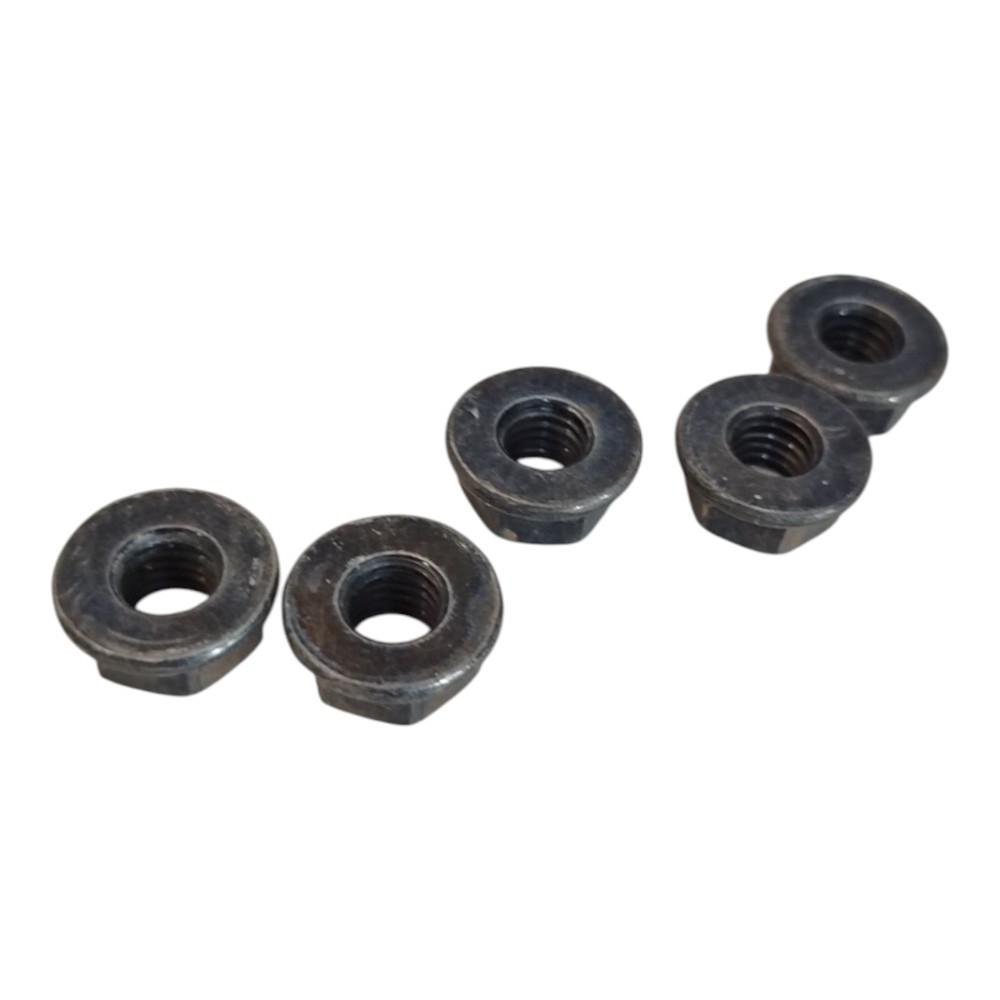 Porca Parafusos Para-choque Nissan March 1.6 2015/2016