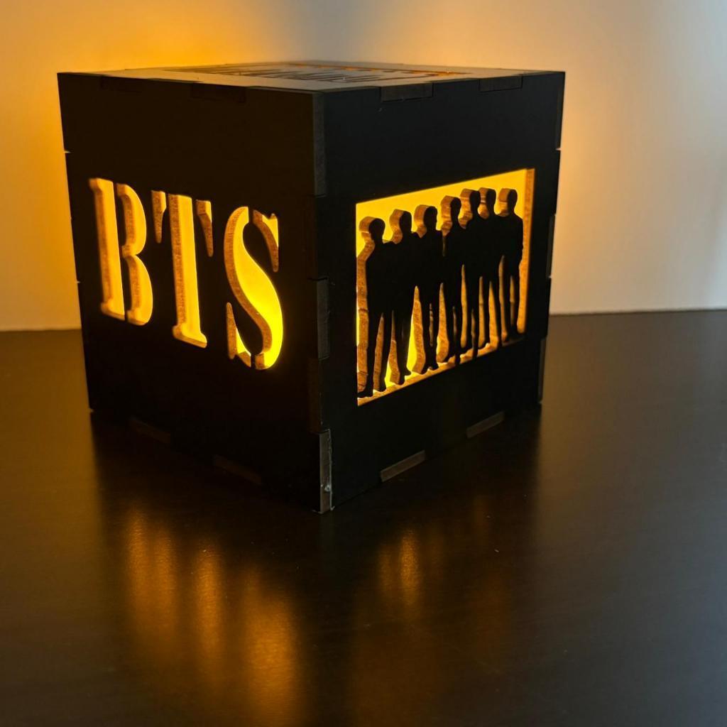 Luminária Cubo Led BTS Em MDF Decorativa Presente Kpop Army Quarto em Oferta na Shopee