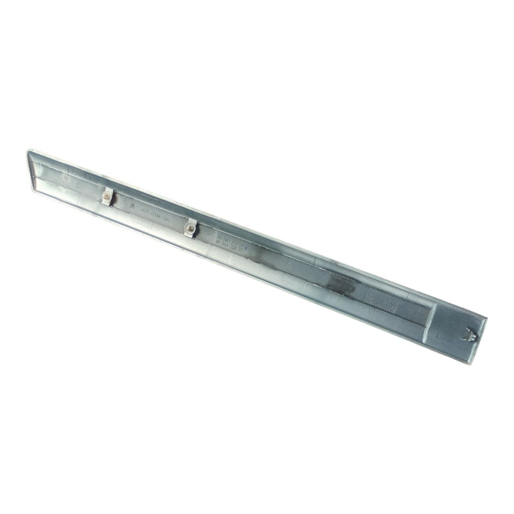 Friso traseiro esquerdo Citroen C4 Picasso 08/2014 96590379