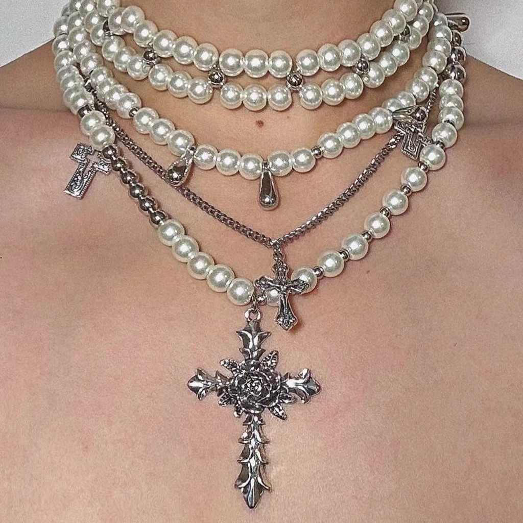 Gargantilhas De Perolas Multicamadas Colar Cruz Preto e Branco Brilhante paraMulheres Cadeia Longa para Camadas Vintage