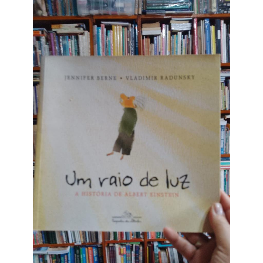 UM RAIO DE LUZ - A HISTORIA DE ALBERT EINSTEIN autor JENNIFER BERNE E VLADIMIR RADUNSKY