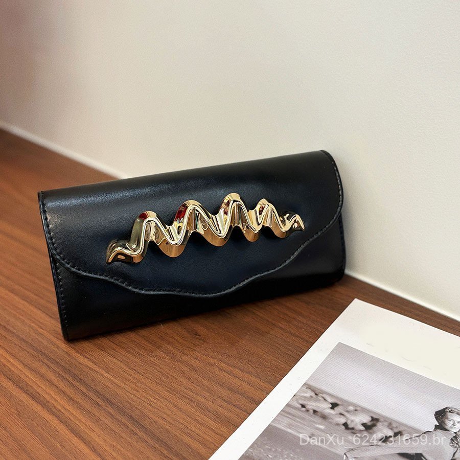 Bolsa Clutch Feminina Elegante com Detalhe Ondulado Prateado - Modelo Versátil para Eventos Sociais