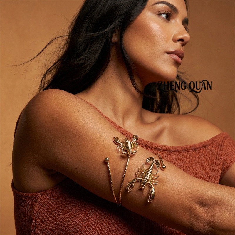 CY FASHION JEWELRY Pulseira de Braço Ajustável Dourada com Design de Escorpião, Joia de Braço Aberta com Design de Anima