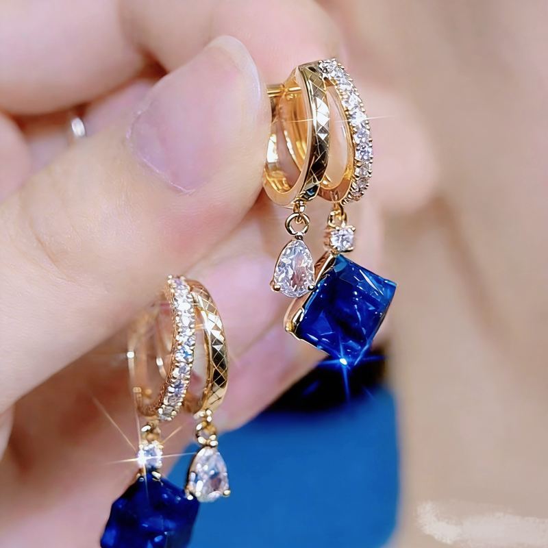 brincos feminino elegantes brincos de cristal azul, novos brincos de orelhas de luxo sofisticados e leves.