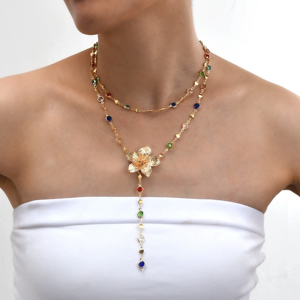 Colar Boho com Pingente de Flor e Pedras Coloridas - Acessório de Moda para Look Casual e Festivo em Oferta na Shopee
