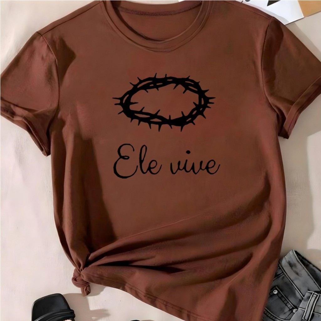 Camiseta Cristã com Estampa de Coroa de Espinhos - Mensagem 'Ele Vive' - Confortável e Estilosa