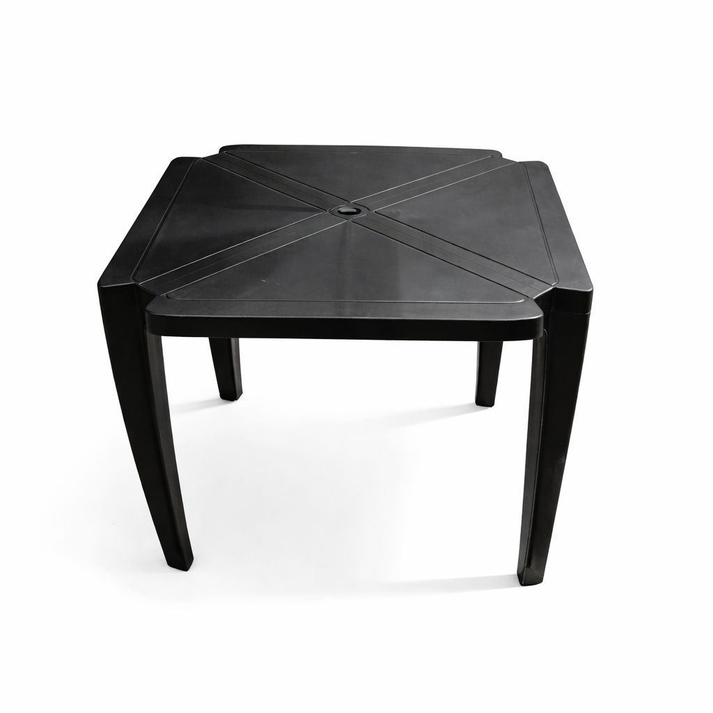 Mesa Plástica Resistente Ideal para Áreas Externas Suporta 100kg