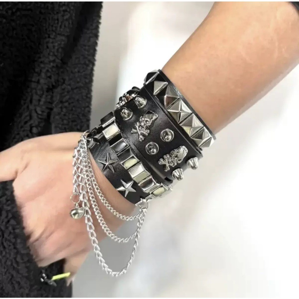 Kit 3 Pulseiras Punk Rock Gótica Couro Preto com Corrente e Tachas Prata Unissex Ajustável em Oferta na Shopee
