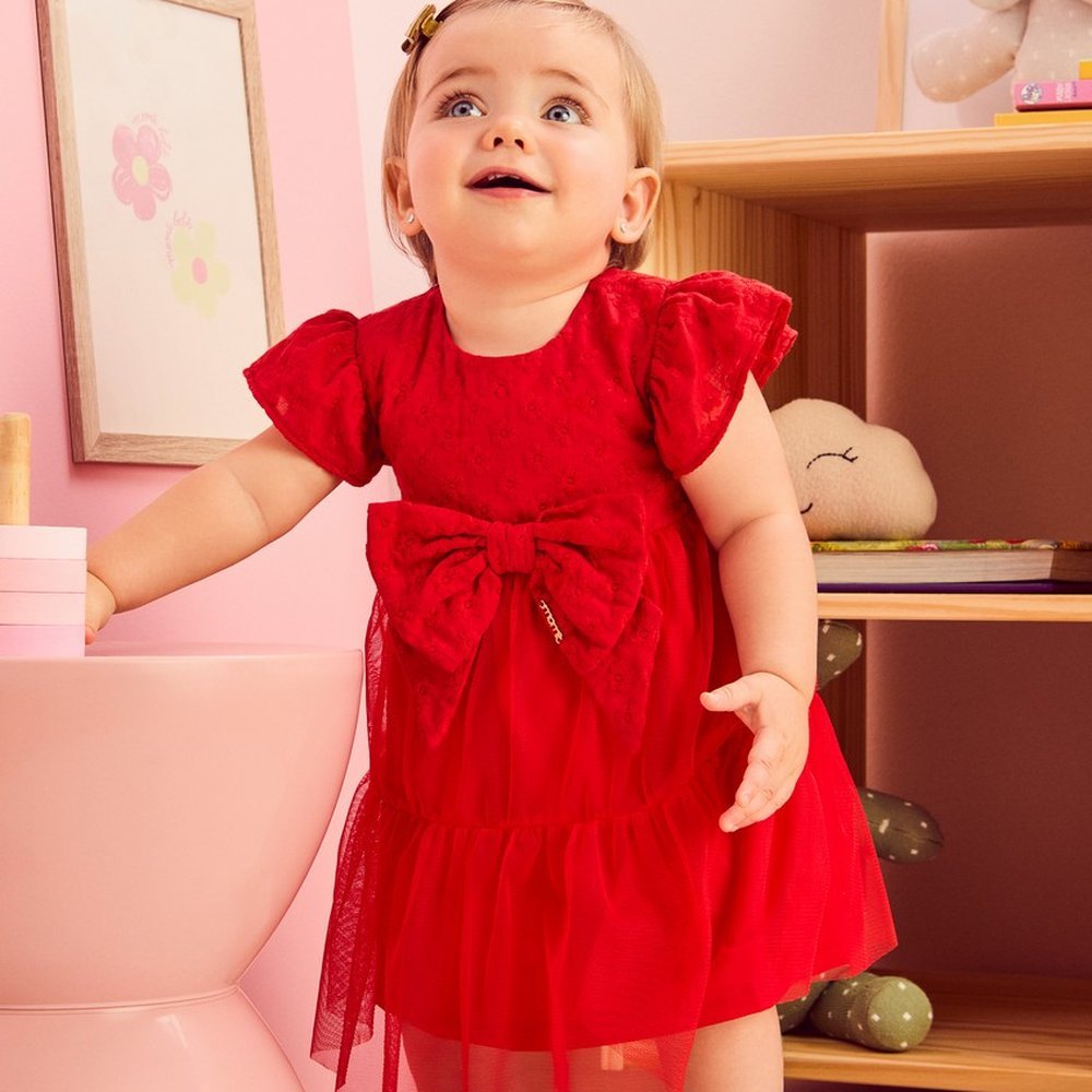 Vestido Momi em Laise Vermelho com Flores para Bebês com lindo laço sobreposto na cor vermelho