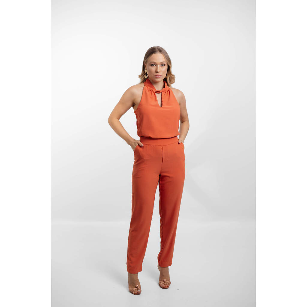 Conjunto Contém Blusa Com Modelagem Halter Com Gola Alta E Calça De Cintura Alta Com Bolsos - Mariana