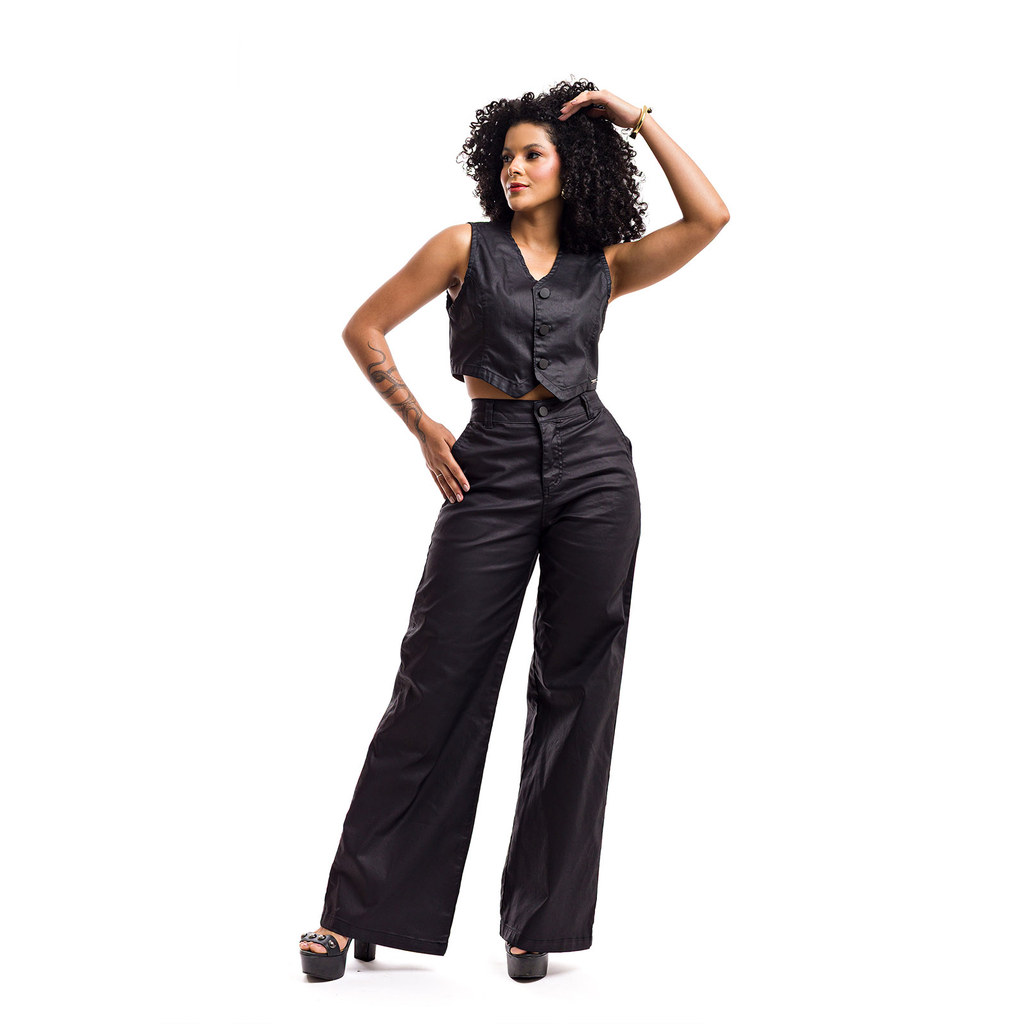 Conjunto Colete Curto E Calça Pantalona Jeans Resinada com Lycra Social Luxo