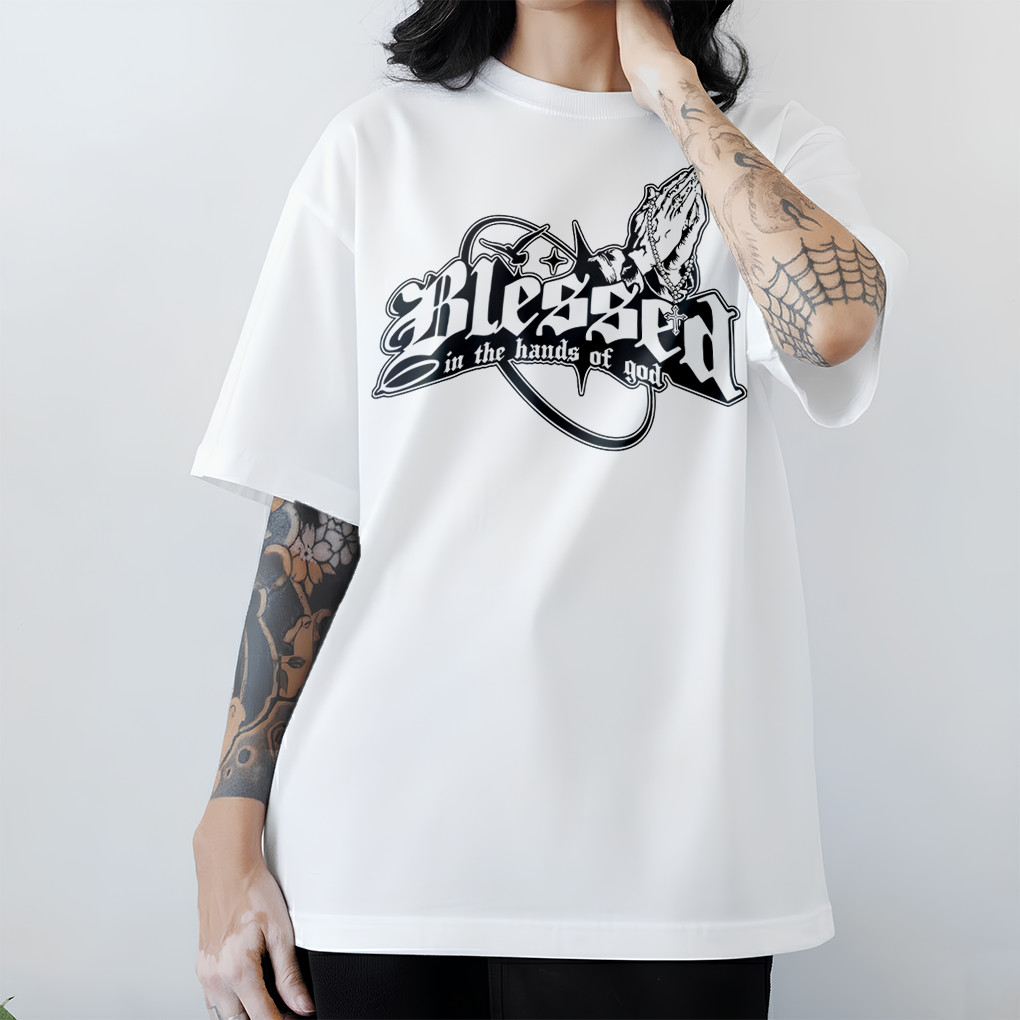 Camiseta Oversized Blessed In The Hands Of God Streetwear Harajuku Aesthetic Camisa Unissex