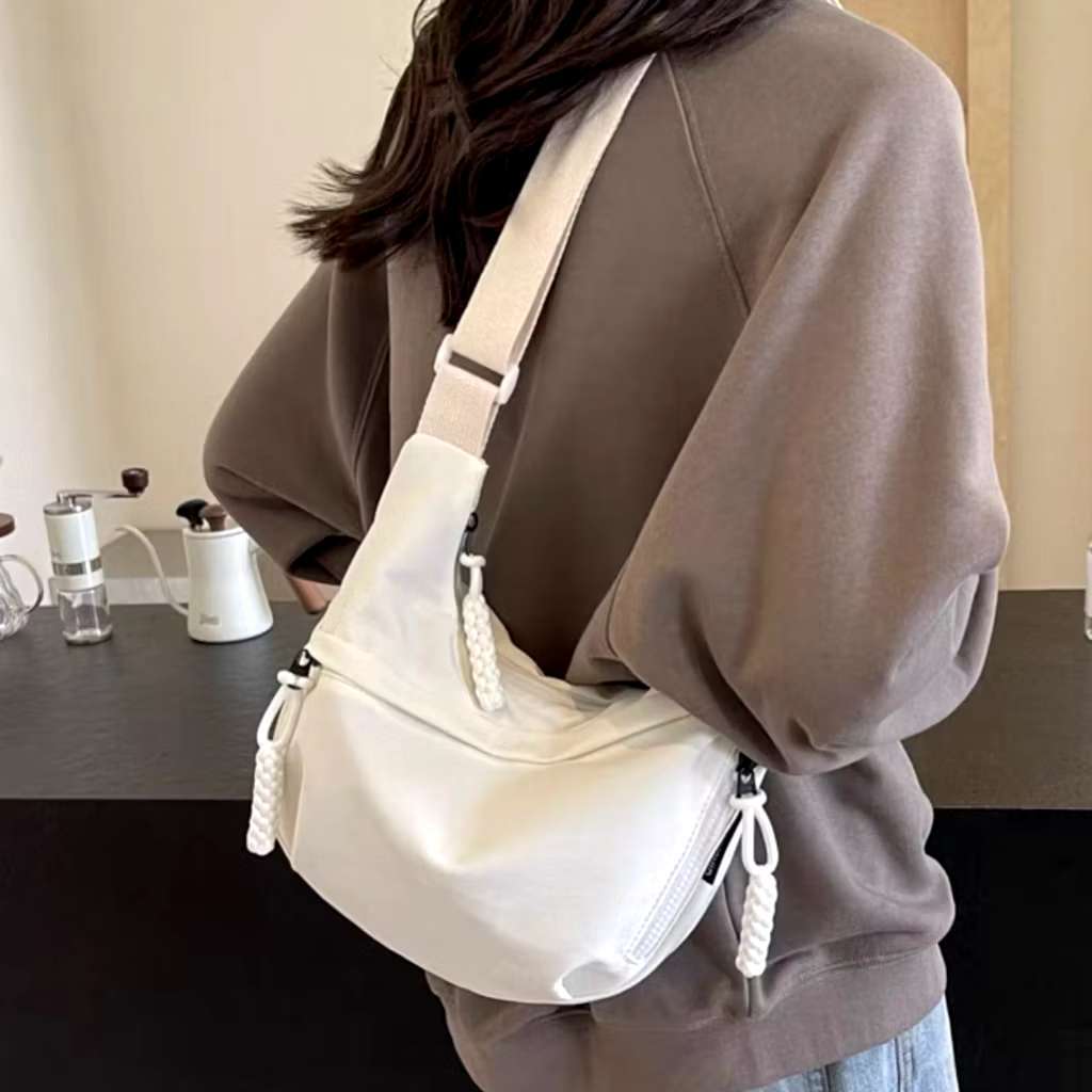 Bolsa Feminina de Ombro Meia-Lua em Tecido Zíper Alça Ajustável Casual Estudante