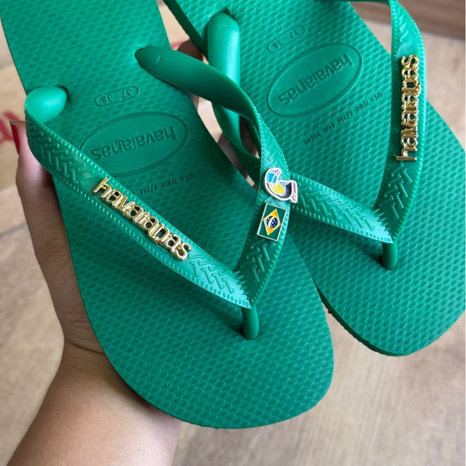 Chinelo Original Havaianas Top + Pin Tucano + Pin Brasil + Placa Logo