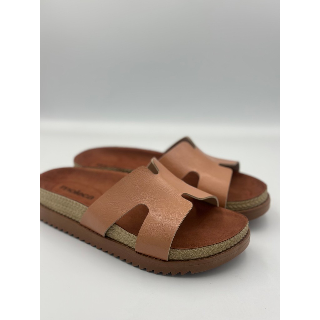 Papete Tamanco Flatform Moleca Feminina  Elegante em Verniz com Tira em H  Conforto  Estilo Dia Dia