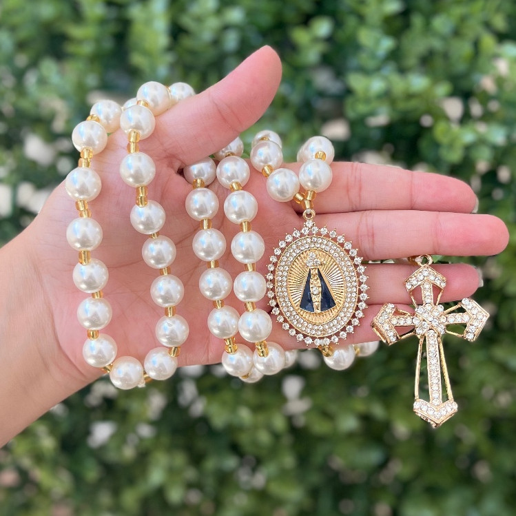 Terço Noiva de Nossa Senhora Aparecida detalhes em Dourado com strass Noiva 65cm