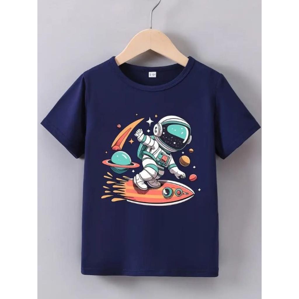 Camiseta Infantil Astronauta Surfando no Foguete Camisa Algodão Casual Para Meninos e Meninas