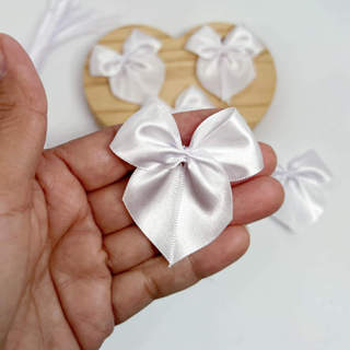 Laço Lacinho BRANCO em Cetim 20/40/100 UNIDADES - nº5 - 5 cm COM FITA PARA AMARRAR em Oferta na Shopee