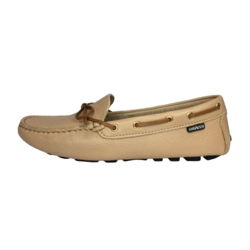 Mocassim Andacco Nude Couro Macio Confort Detalhes Caramelo