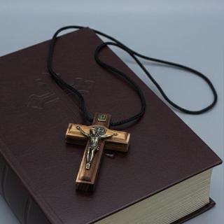 Colar Crucifixo Cordão Cruz Madeira Maciça em Oferta na Shopee